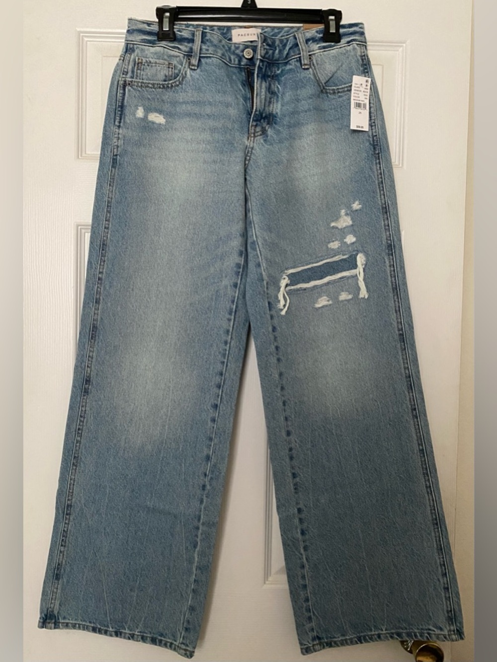 Pacsun Casey Low
Rise Baggy Jeans
Ripped Indigo
